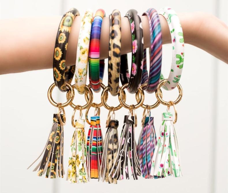 Chaveiro com monograma de cact - Monogram Keychain Leather avaliação e preço