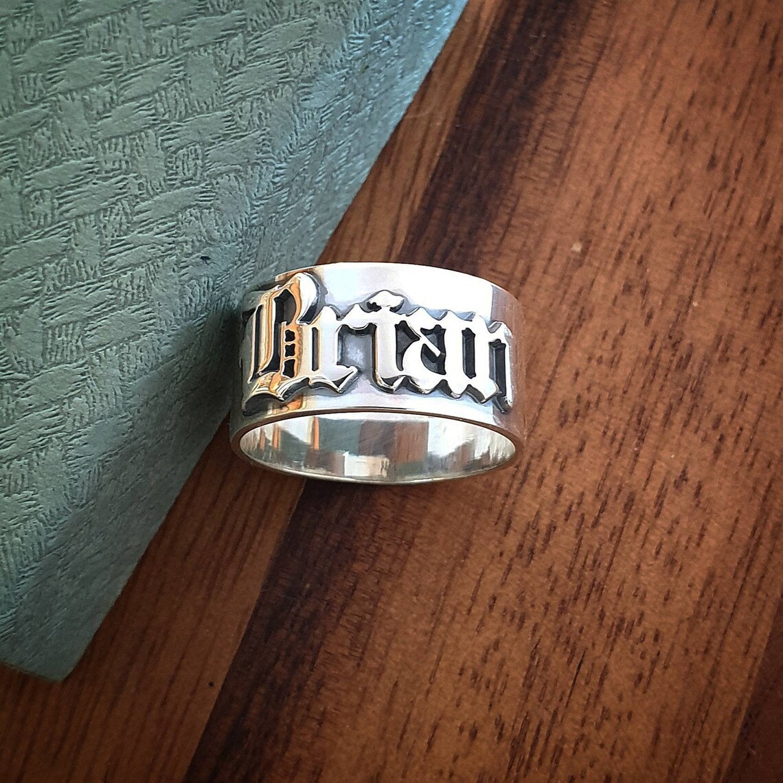 Anéis góticos masculinos de 12 - Initial Ring Custom avaliação e preço