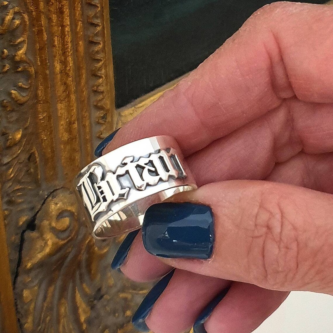 Anéis góticos masculinos de 12 - Initial Ring Custom avaliação e preço