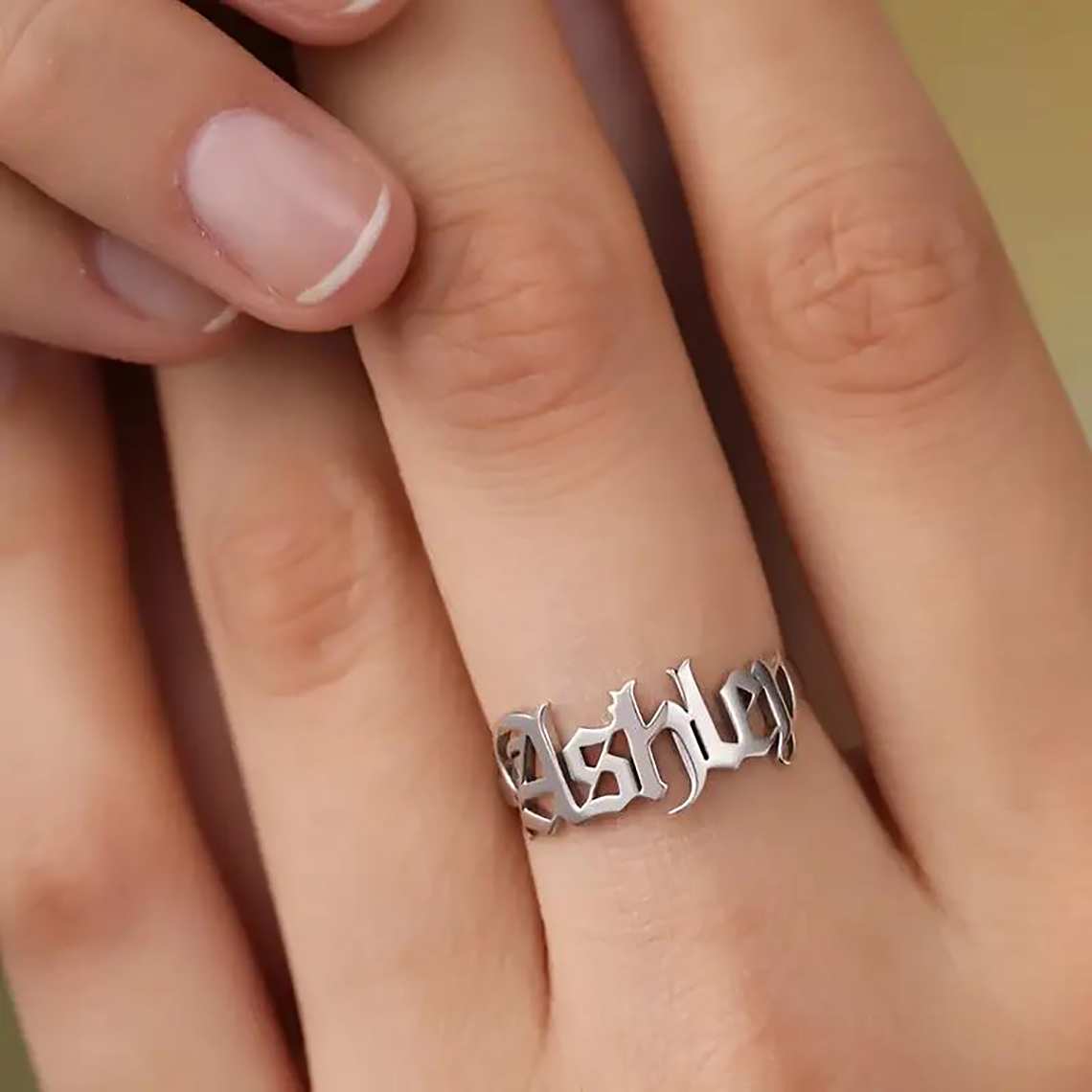 Anel de ouro personalizado fem - Initial Ring Custom avaliação e preço